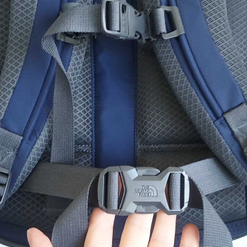 The North Face® Fall Line Backpack 28 Liters <Company Logo> NWOT Navy & Gray